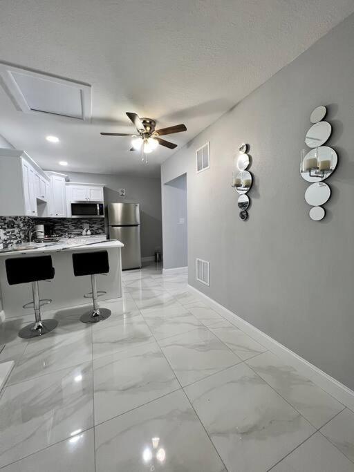 Grey Novo Studio + Free-Parking&Wifi แทมปา ภายนอก รูปภาพ